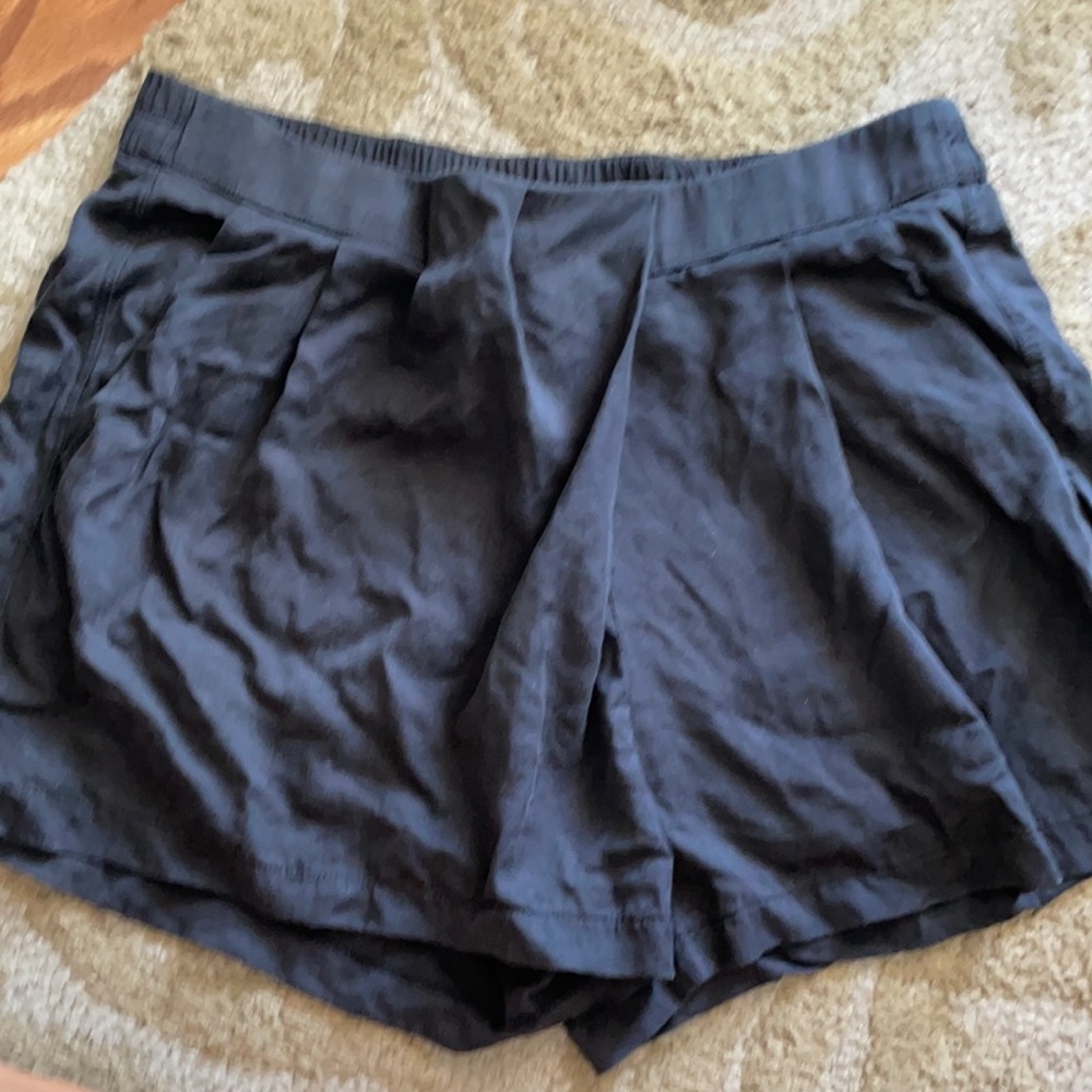 Lululemon black shorts